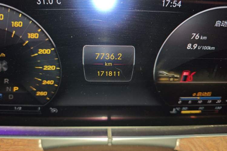 Used Mercedes-Benz E-Class 2019 Facelifted E 300 L Stylish Version Odometer Close Up