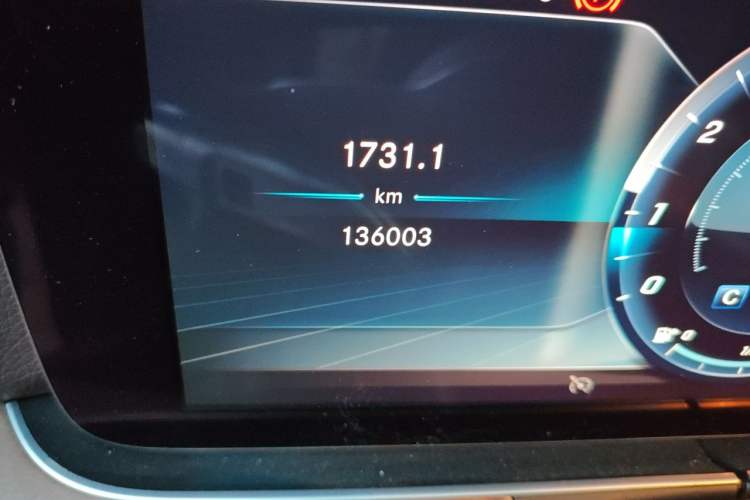 Used Mercedes-Benz E-Class 2019 Restyled E 300 L Luxury Edition Odometer Close Up