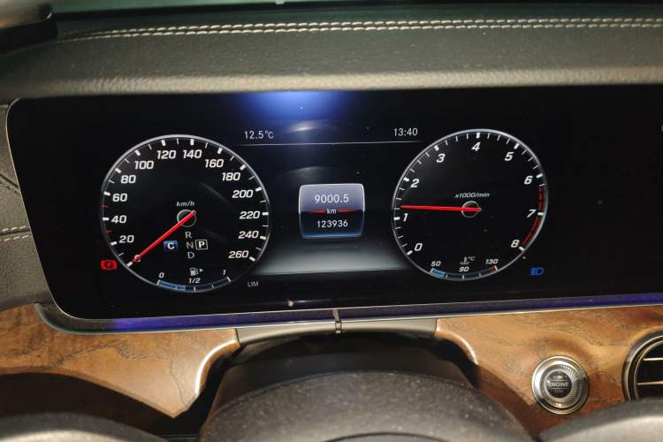 Used Mercedes-Benz E-Class 2019 Facelifted E 300 L Stylish Version Odometer Close Up