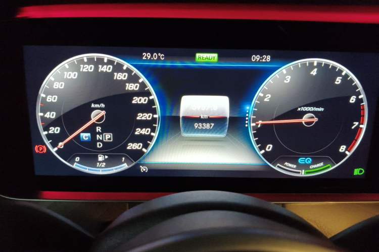 Used Mercedes-Benz E-Class 2019 E 260 L Odometer Close Up