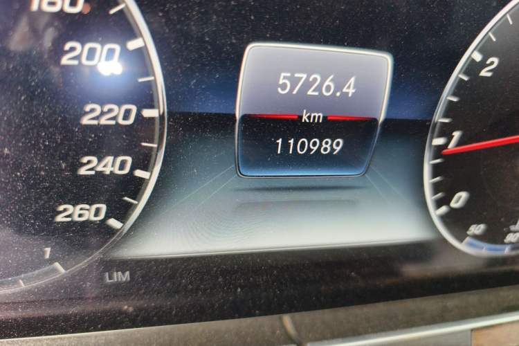 Used Mercedes-Benz E-Class 2019 Facelifted E 300 L Stylish Version Odometer Close Up