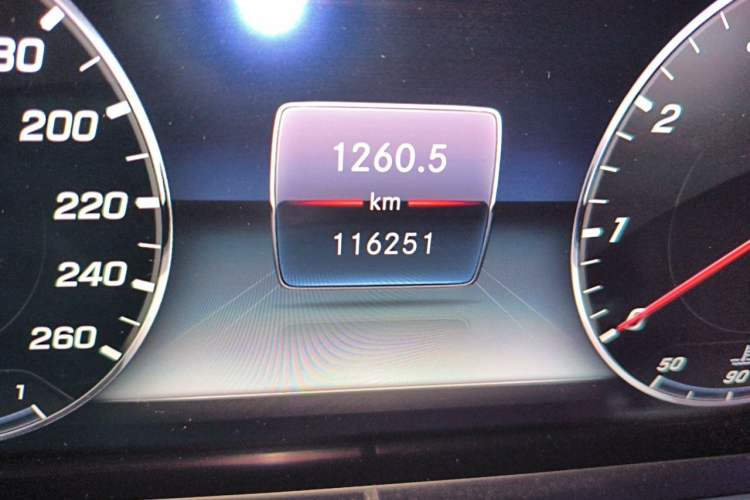 Used Mercedes-Benz E-Class 2019 Restyled E 300 L Luxury Edition Odometer Close Up