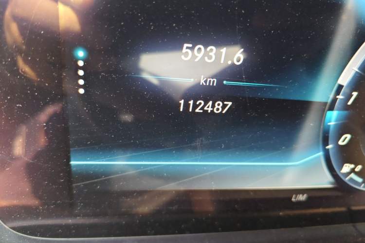 Used Mercedes-Benz E-Class 2019 Facelifted E 300 L Stylish Version Odometer Close Up