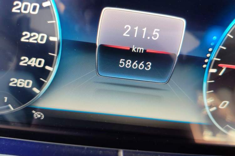Used Mercedes-Benz E-Class 2019 E 260 L Odometer Close Up