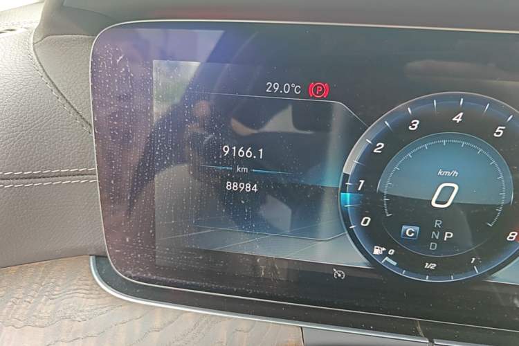 Used Mercedes-Benz E-Class 2019 E 200 L Odometer Close Up