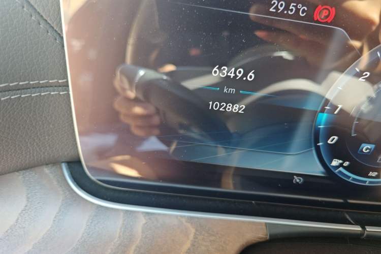 Used Mercedes-Benz E-Class 2019 Facelifted E 300 L Stylish Version Odometer Close Up