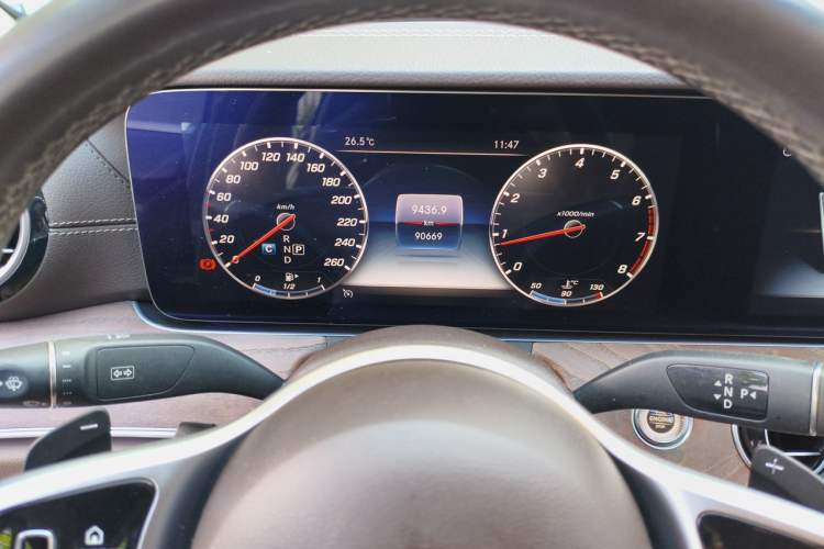 Used Mercedes-Benz E-Class 2019 Facelifted E 300 L Stylish Version Odometer Close Up