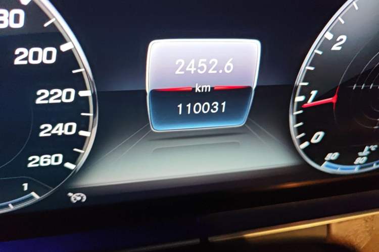 Used Mercedes-Benz E-Class 2019 Restyled E 300 L Luxury Edition Odometer Close Up