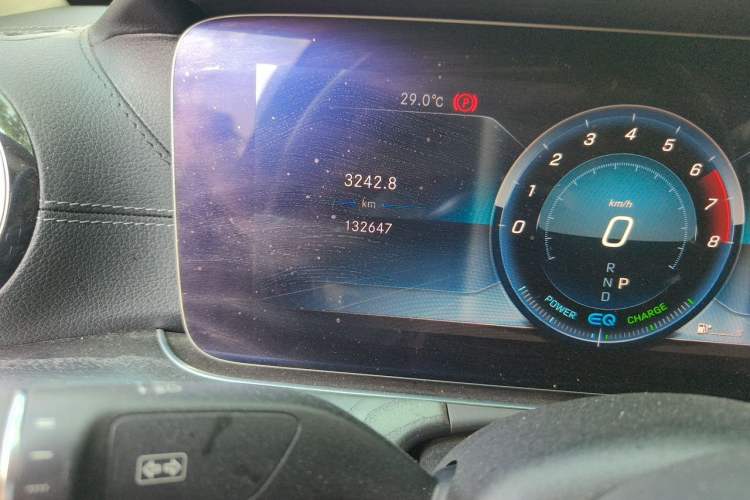 Used Mercedes-Benz E-Class 2019 E 260 L Sport Edition Odometer Close Up