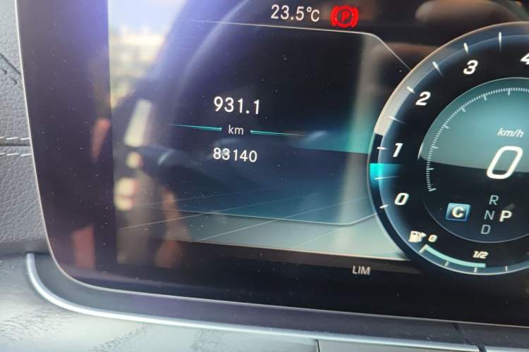 Used Mercedes-Benz E-Class 2019 E 200 L Sport 4MATIC Odometer Close Up
