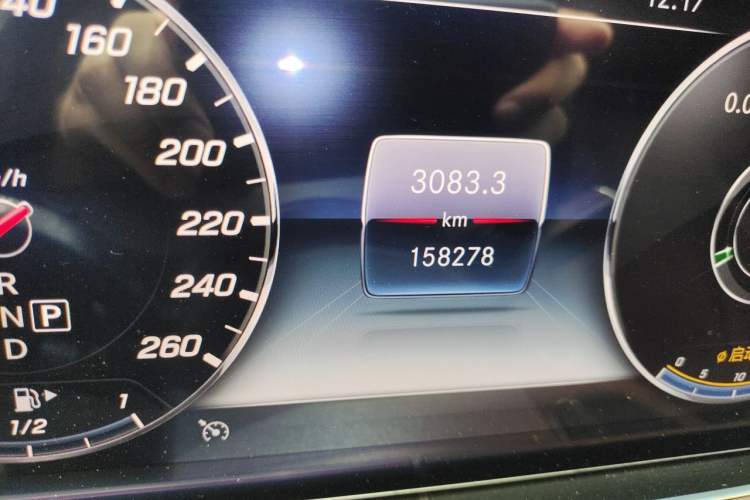 Used Mercedes-Benz E-Class 2019 Restyled E 300 L Luxury Edition Odometer Close Up