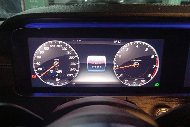 Used Mercedes-Benz E-Class 2019 E 300 L Sport Luxury Edition Odometer Close Up