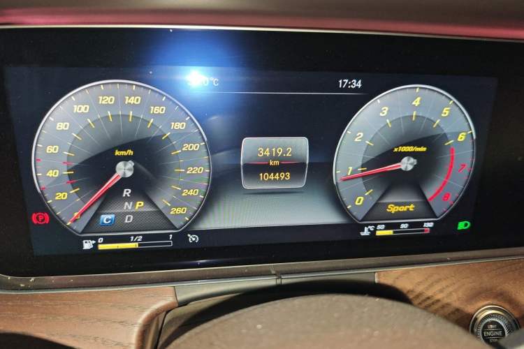 Used Mercedes-Benz E-Class 2019 E 200 L Odometer Close Up