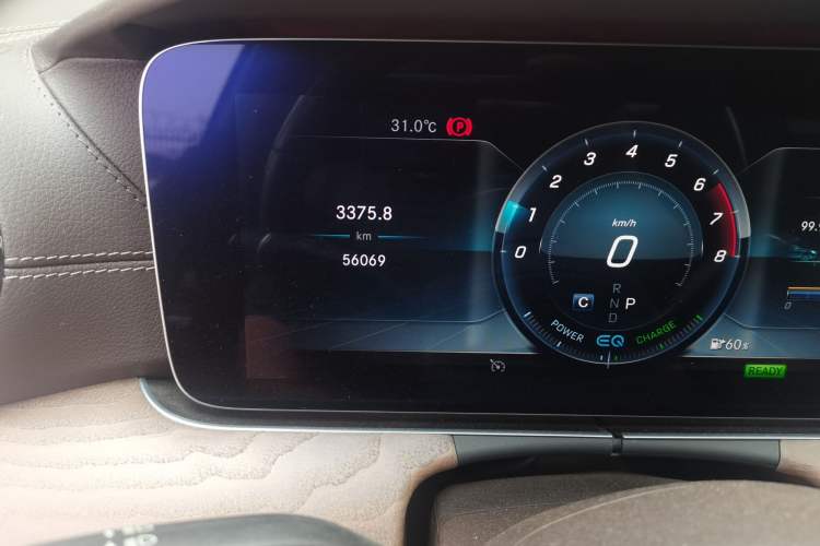 Used Mercedes-Benz E-Class 2019 E 260 L Odometer Close Up