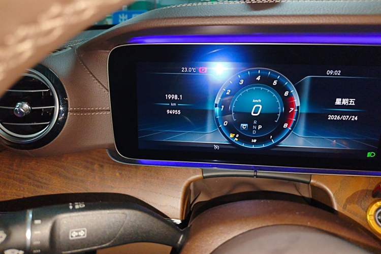 Used Mercedes-Benz E-Class 2019 E 200 L Odometer Close Up