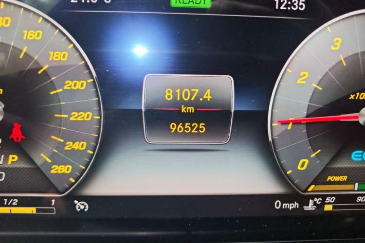 Used Mercedes-Benz E-Class 2019 E 260 L Odometer Close Up