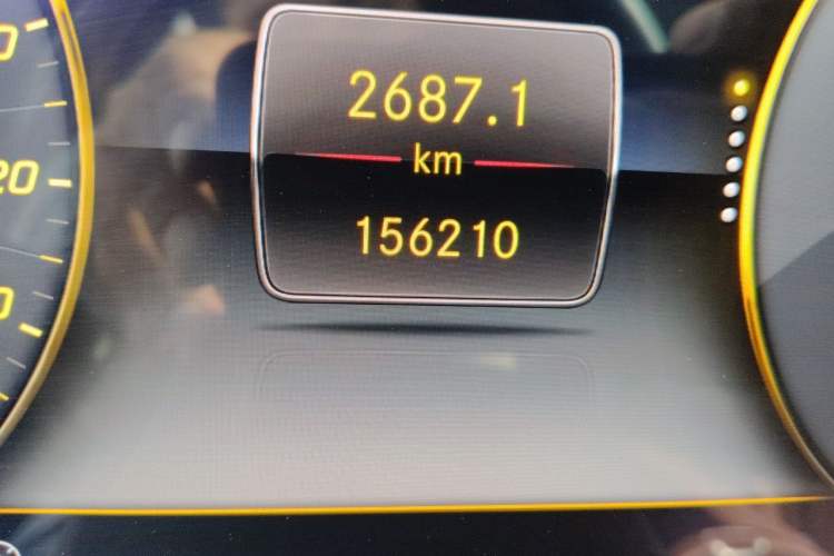 Used Mercedes-Benz E-Class 2019 E 200 L Odometer Close Up
