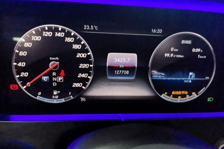 Used Mercedes-Benz E-Class 2019 Facelifted E 300 L Stylish Version Odometer Close Up