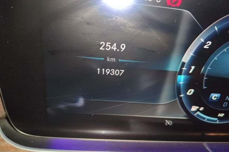 Used Mercedes-Benz E-Class 2019 E 200 L Odometer Close Up