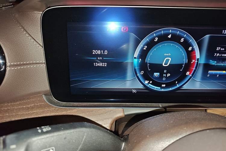 Used Mercedes-Benz E-Class 2019 Facelifted E 300 L Stylish Version Odometer Close Up