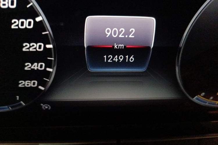 Used Mercedes-Benz E-Class 2019 E 200 L Odometer Close Up