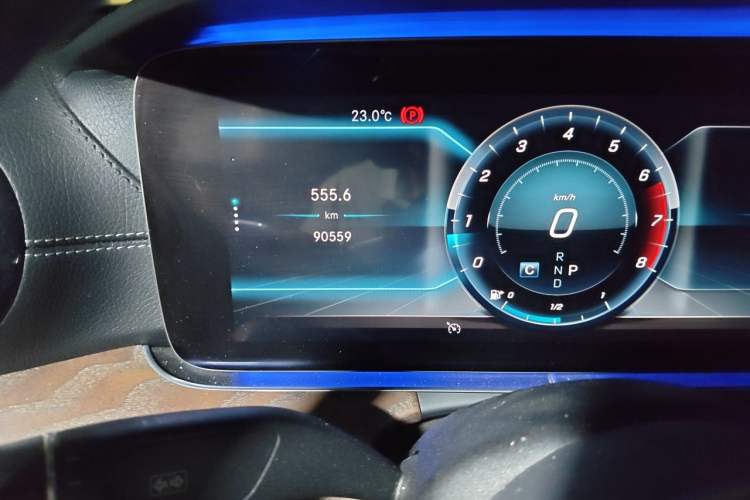 Used Mercedes-Benz E-Class 2019 Facelifted E 300 L Stylish Version Odometer Close Up