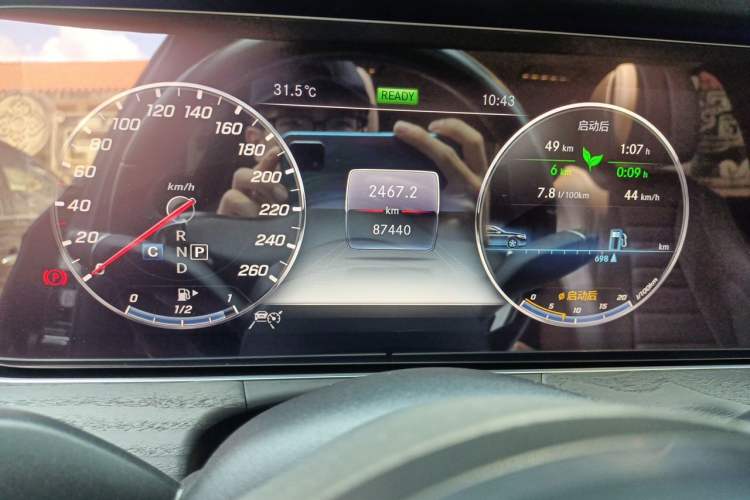 Used Mercedes-Benz E-Class 2019 E 260 L Sport Edition Odometer Close Up
