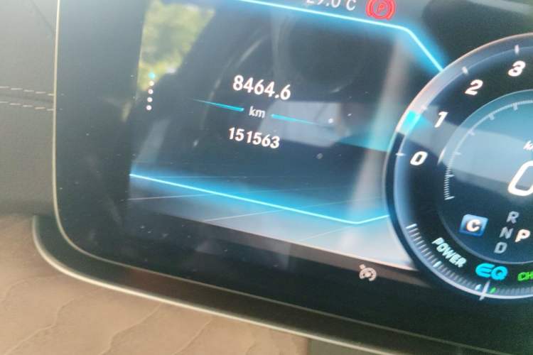 Used Mercedes-Benz E-Class 2019 E 260 L Odometer Close Up