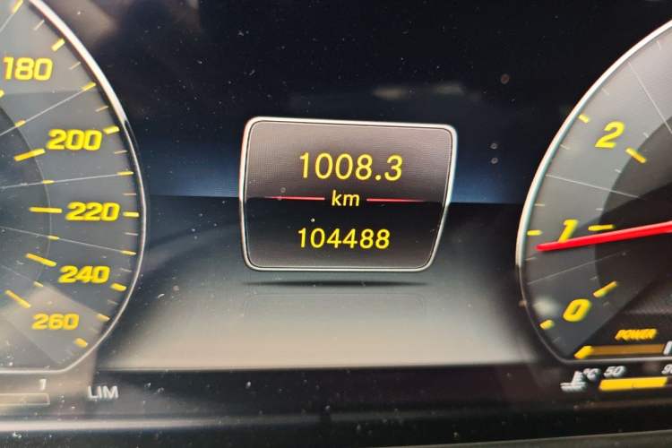 Used Mercedes-Benz E-Class 2019 E 260 L Odometer Close Up