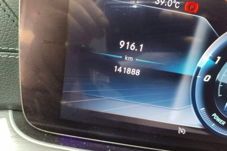 Used Mercedes-Benz E-Class 2019 E 260 L Sport Edition Odometer Close Up