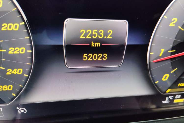 Used Mercedes-Benz E-Class 2019 E 260 L 4MATIC Odometer Close Up