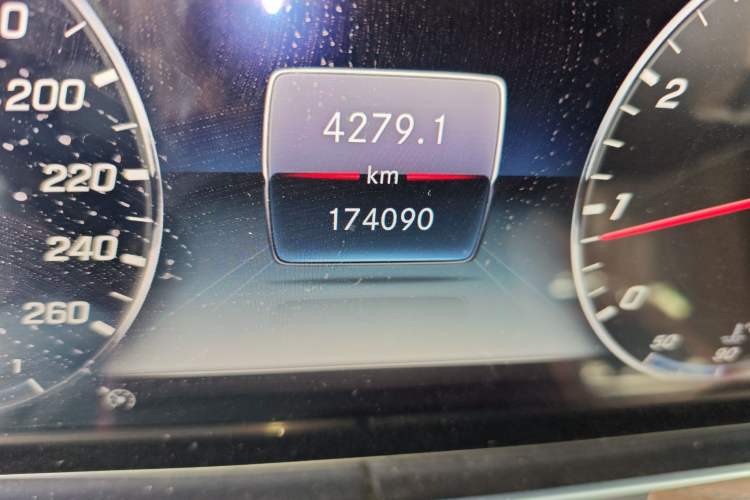 Used Mercedes-Benz E-Class 2019 Restyled E 300 L Luxury Edition Odometer Close Up