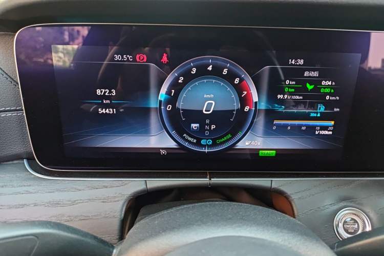 Used Mercedes-Benz E-Class 2019 E 260 L Sport Edition Odometer Close Up