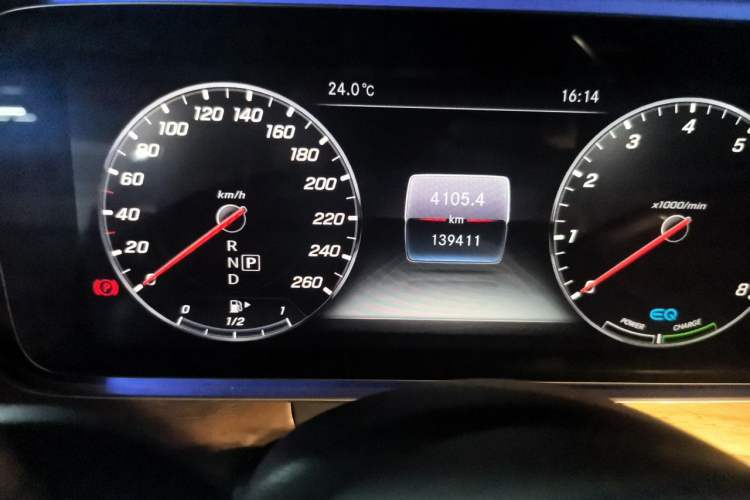 Used Mercedes-Benz E-Class 2019 E 260 L Odometer Close Up