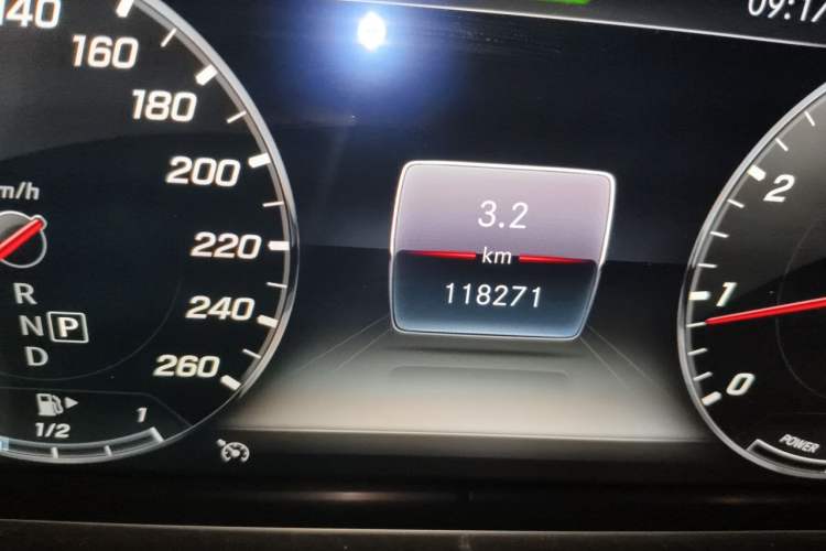 Used Mercedes-Benz E-Class 2019 E 260 L Sport Edition Odometer Close Up