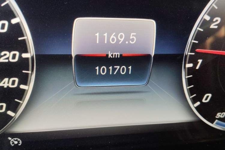 Used Mercedes-Benz E-Class 2019 Restyled E 300 L Luxury Edition Odometer Close Up