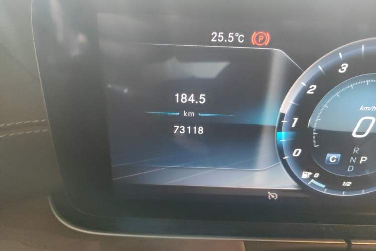 Used Mercedes-Benz E-Class 2019 Restyled E 300 L Luxury Edition Odometer Close Up