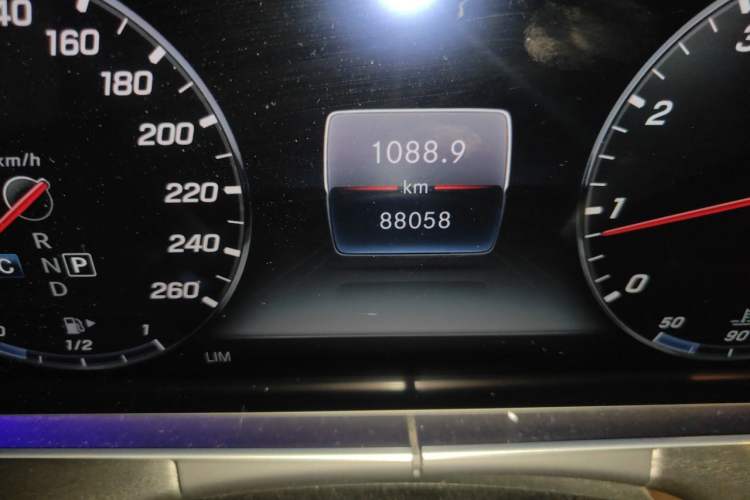 Used Mercedes-Benz E-Class 2019 Restyled E 300 L Sport Luxury Edition Odometer Close Up