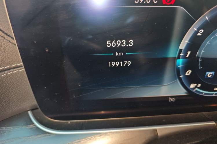 Used Mercedes-Benz E-Class 2019 E 200 L Sport Edition Odometer Close Up