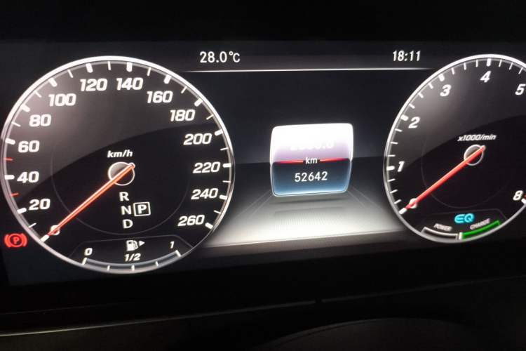 Used Mercedes-Benz E-Class 2019 E 260 L Odometer Close Up