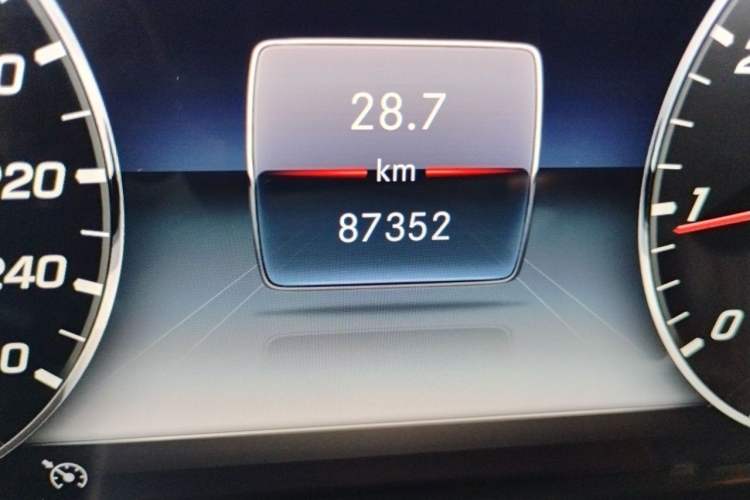 Used Mercedes-Benz E-Class 2019 Restyled E 300 L Luxury Edition Odometer Close Up