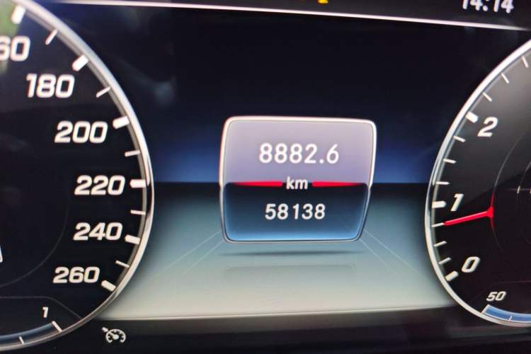 Used Mercedes-Benz E-Class 2019 Restyled E 300 L Luxury Edition Odometer Close Up