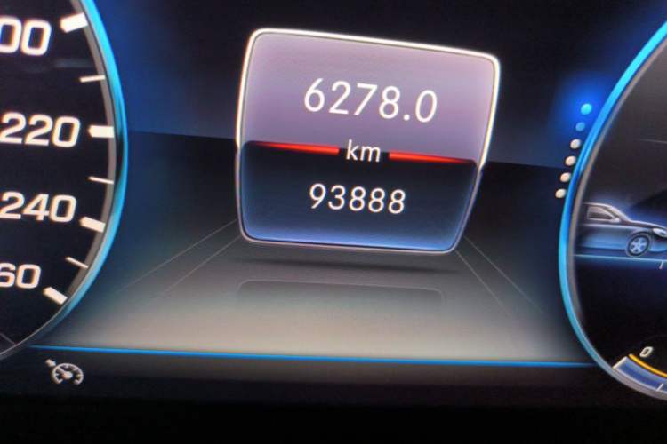 Used Mercedes-Benz E-Class 2019 Restyled E 300 L Luxury Edition Odometer Close Up