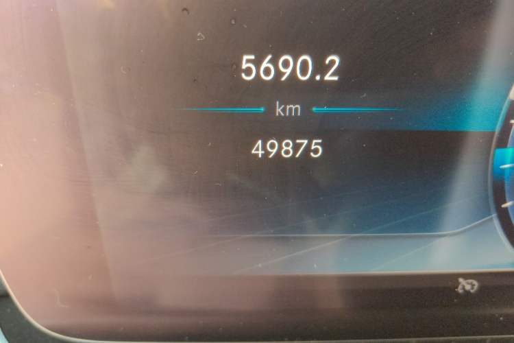 Used Mercedes-Benz E-Class 2019 E 200 L Sport Edition Odometer Close Up