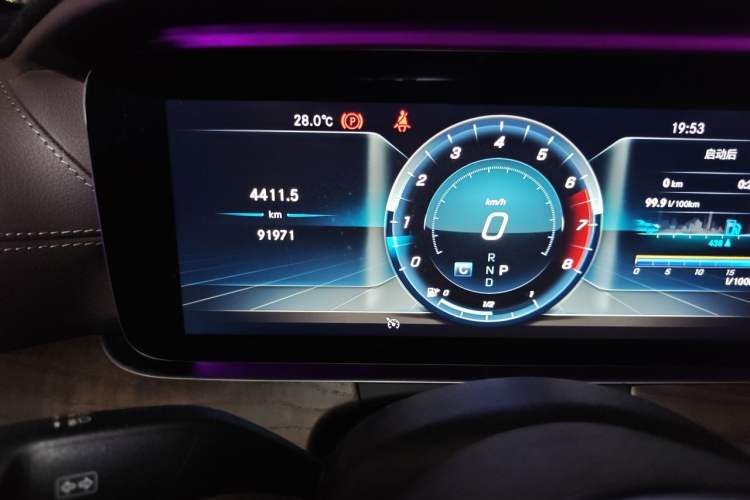 Used Mercedes-Benz E-Class 2019 E 200 L Odometer Close Up