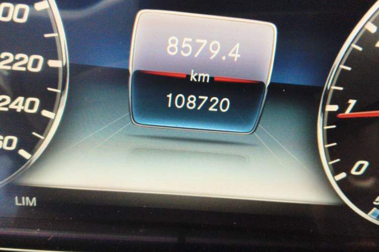 Used Mercedes-Benz E-Class 2019 E 200 L Sport Edition Odometer Close Up