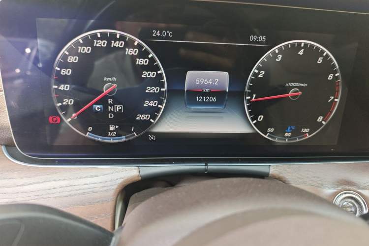 Used Mercedes-Benz E-Class 2019 Facelifted E 300 L Stylish Version Odometer Close Up