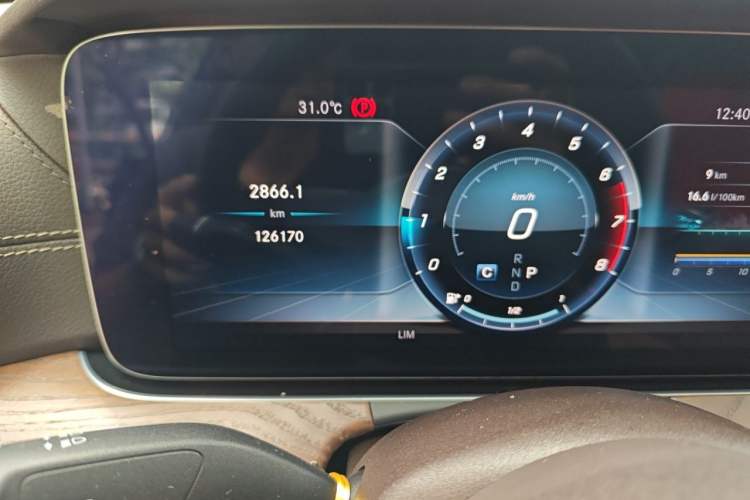 Used Mercedes-Benz E-Class 2019 Restyled E 300 L Luxury Edition Odometer Close Up