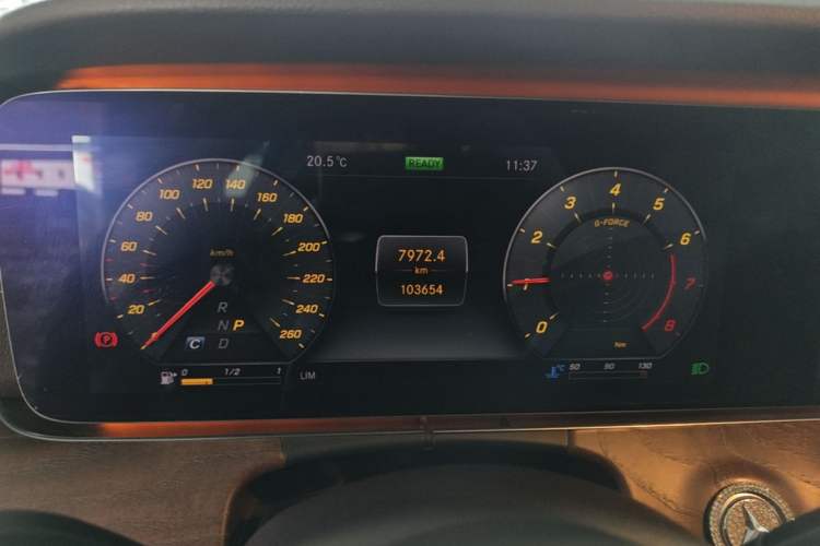 Used Mercedes-Benz E-Class 2019 E 260 L Odometer Close Up