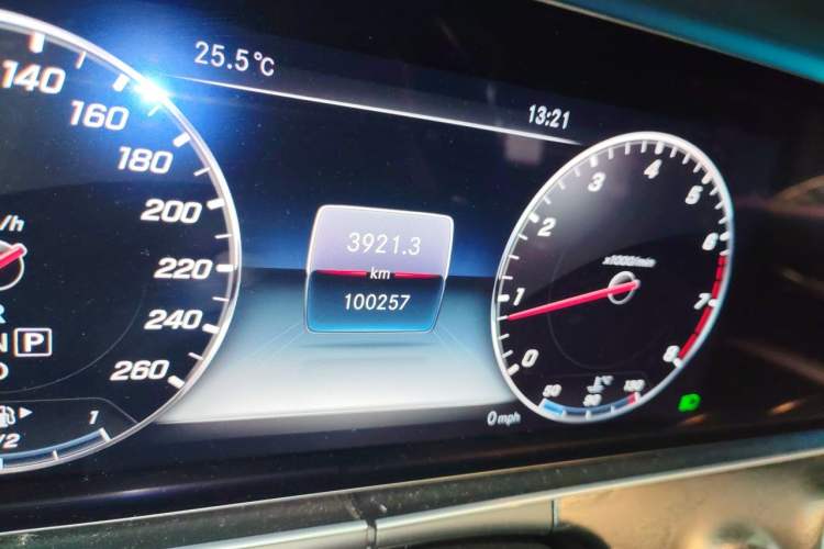 Used Mercedes-Benz E-Class 2019 E 200 L Sport Edition Odometer Close Up
